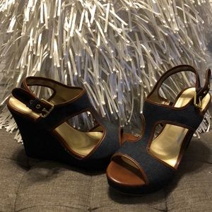 Guess wedges